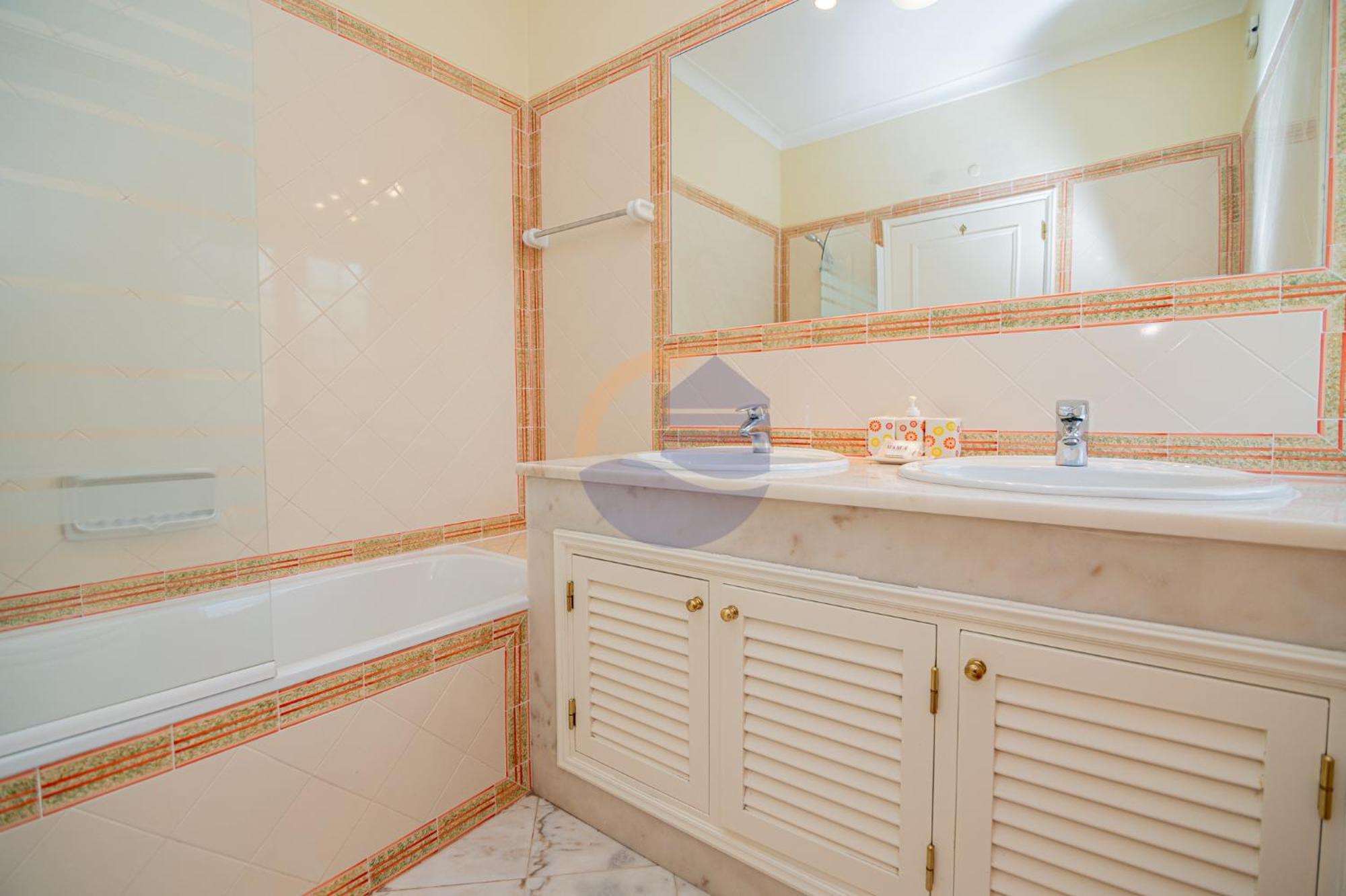 Villa Luxury Suites, Heated Outdoor Pool Portimao Exterior photo